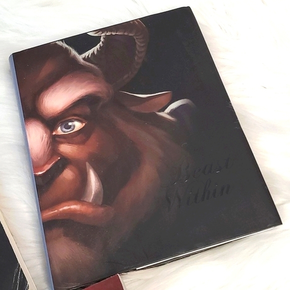 Disney Chills Chapter Book Bundle of 3 Ursula Beast & Cruella Novels - Picture 5 of 14